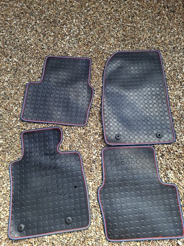 Set rubber car matts with - 4,